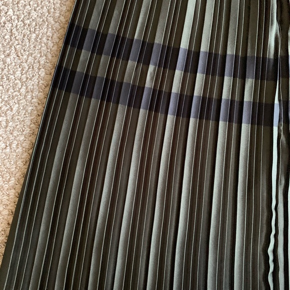 Zara olive khaki plated skirt NWT - Picture 3 of 5